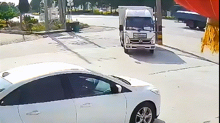 14b9dc360c7fec5b5bccc2303f31566e.gif
